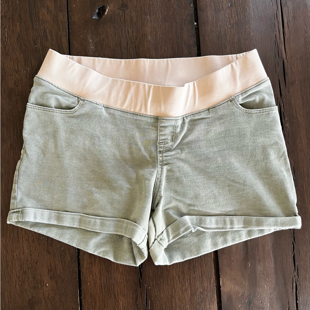 Liz Lange maternity shorts size medium